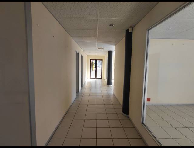 99M² OFFICE TO LET IN FOURWAYS